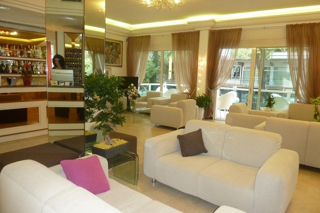 Hotel Astra Milano Marittima Exteriör bild