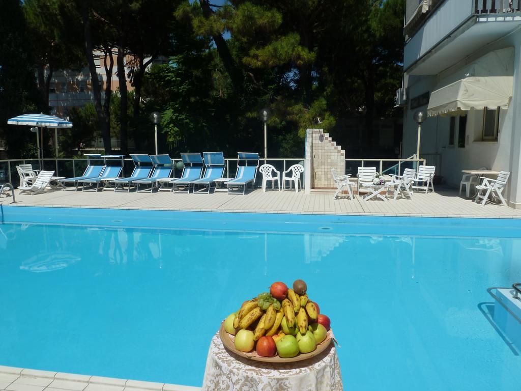Hotel Astra Milano Marittima Exteriör bild