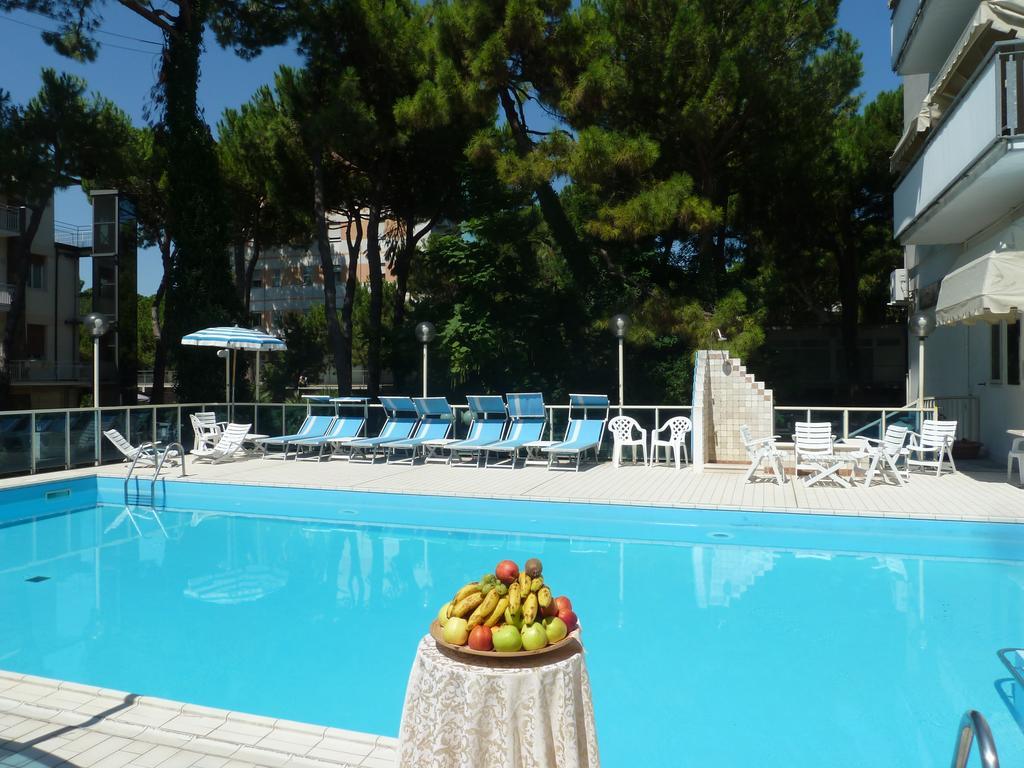 Hotel Astra Milano Marittima Exteriör bild