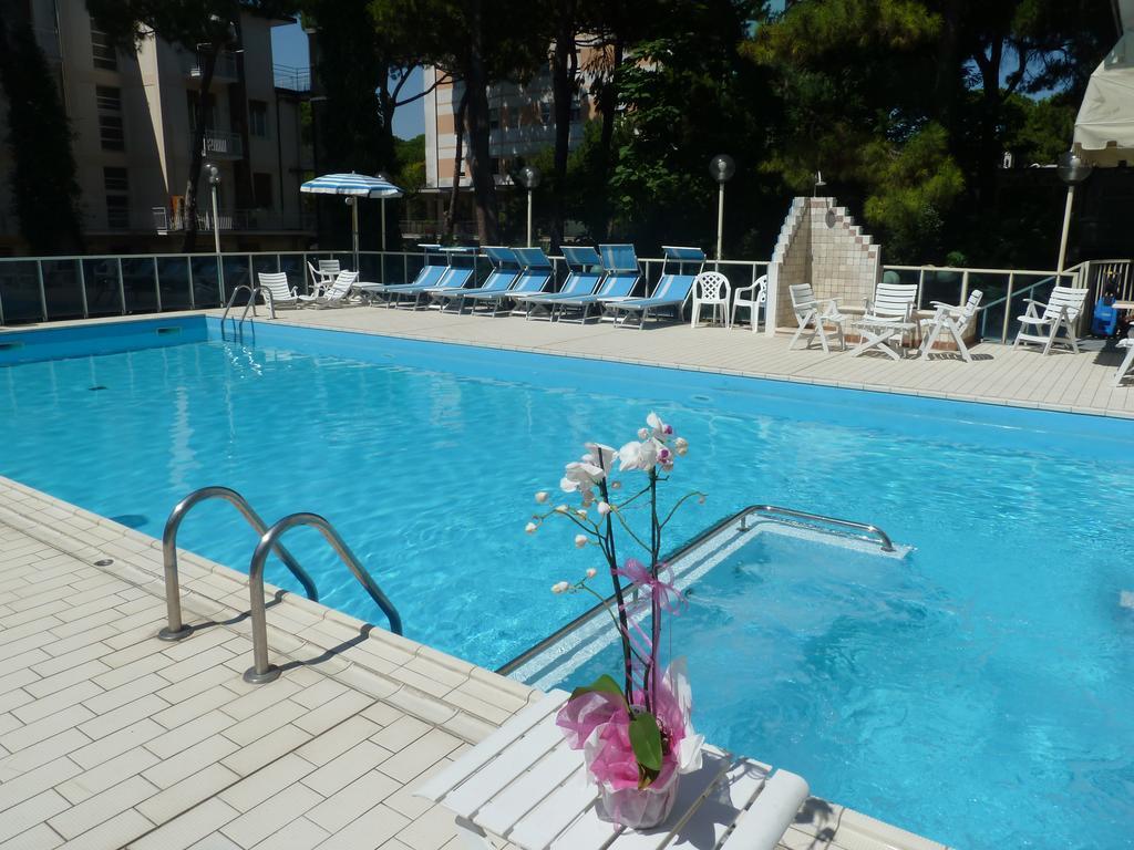 Hotel Astra Milano Marittima Exteriör bild
